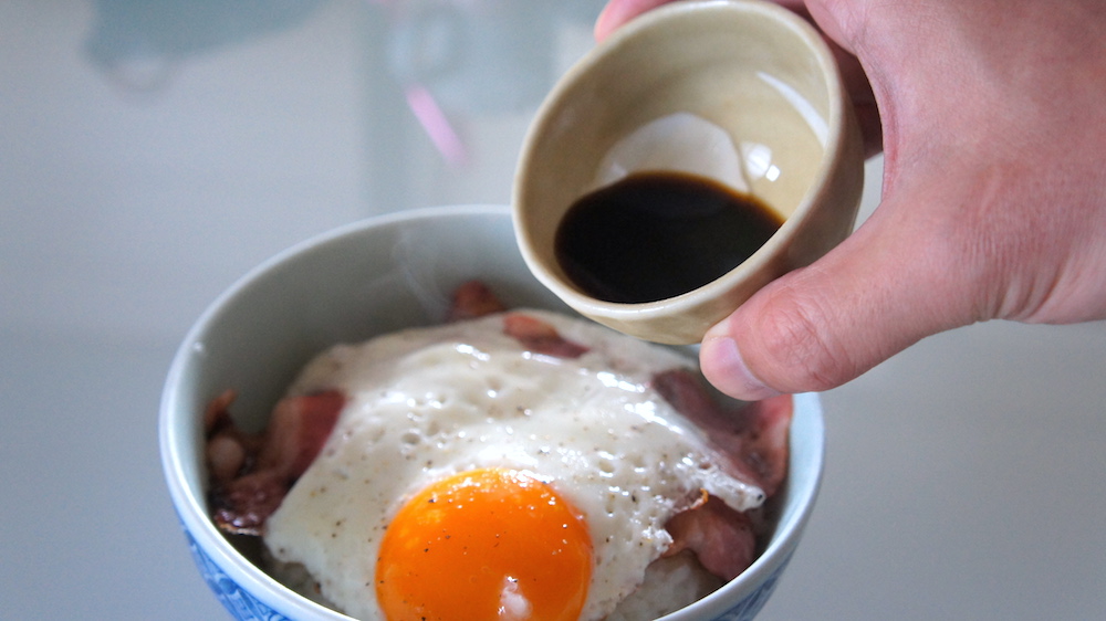 こだわりの目玉焼きによる、カンタン目玉焼き丼