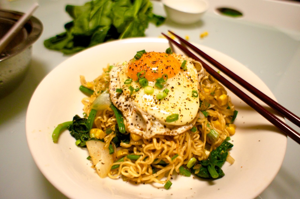 インスタントラーメンで作る「焼きラーメン」は安くて美味くて簡単！