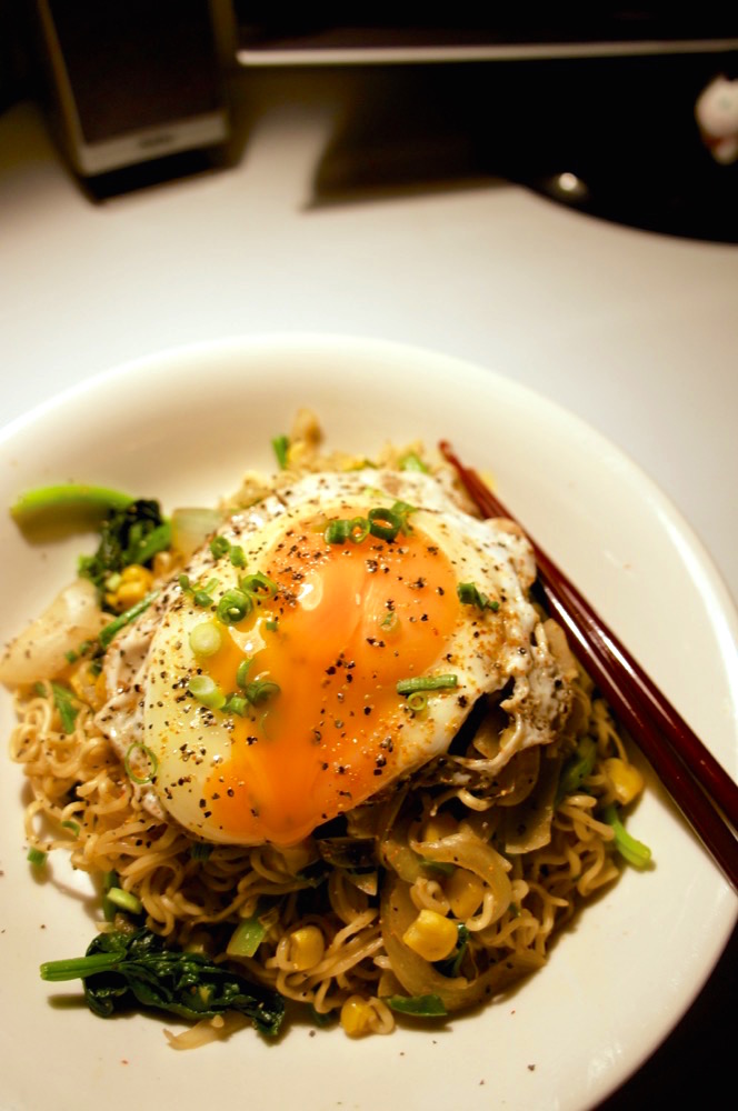 インスタントラーメンで作る「焼きラーメン」は安くて美味くて簡単！